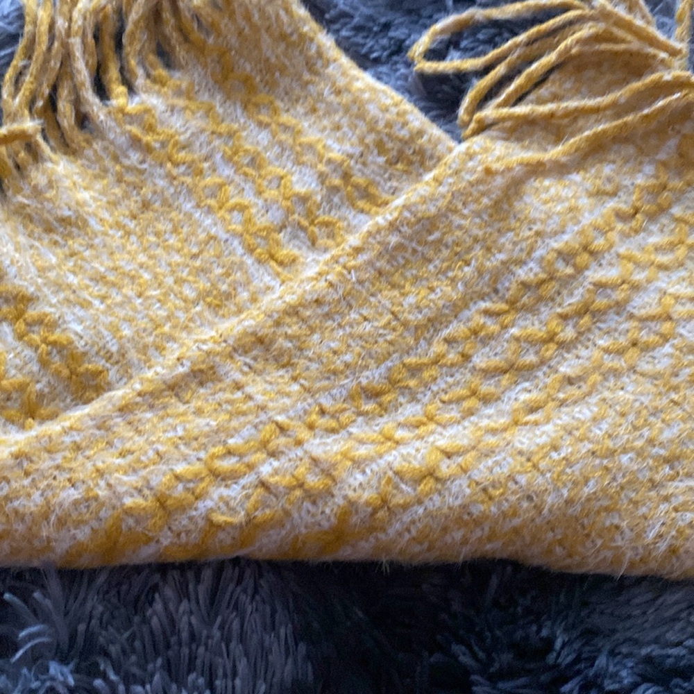 Beautiful Scarf - Picture 4 of 6